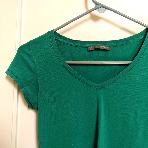 Smart Set Green V-Neck T-Shirt - Picture 1 of 5